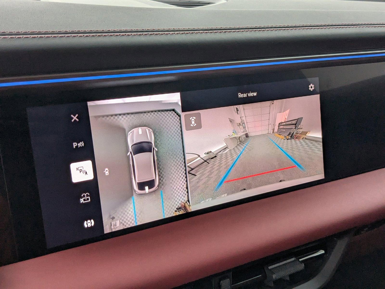 New 2025 Porsche Macan 4 Electric image 16