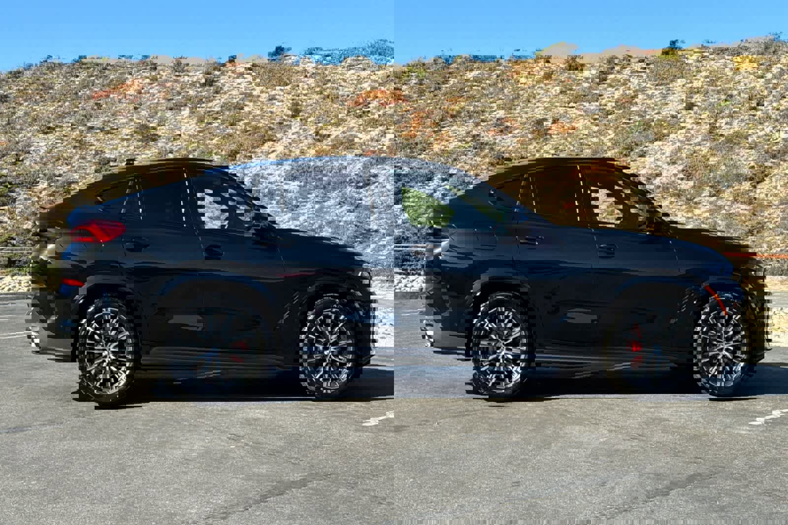 New 2026 BMW X6 xDrive40i w/ Executive Package image 8