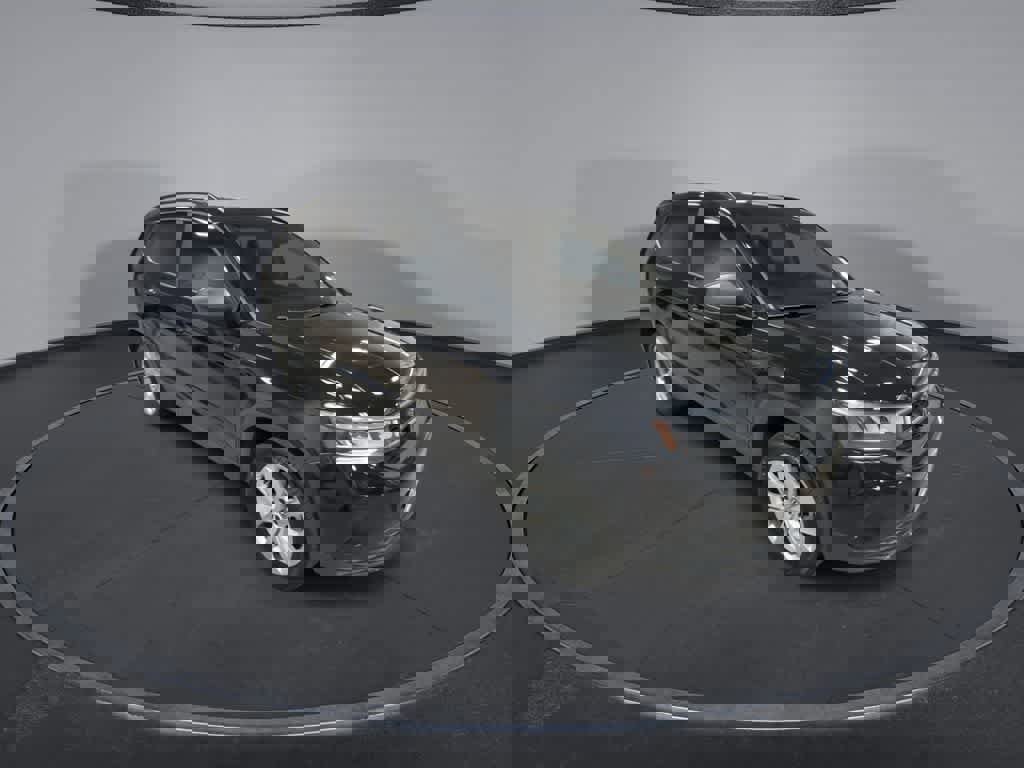 Used 2023 Volkswagen Taos S AWD/4WD image 2