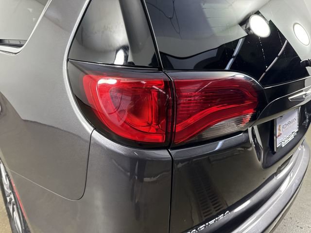 Used 2020 Chrysler Pacifica Limited w/ Advanced Safetytec Group FWD image 31