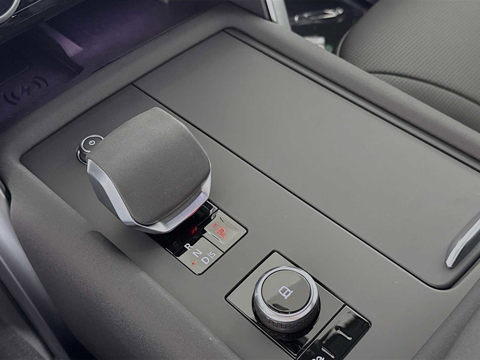 New 2025 Land Rover Discovery Dynamic SE image 17