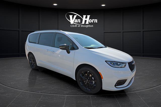 New 2026 Chrysler Pacifica Limited w/ S Appearance Package