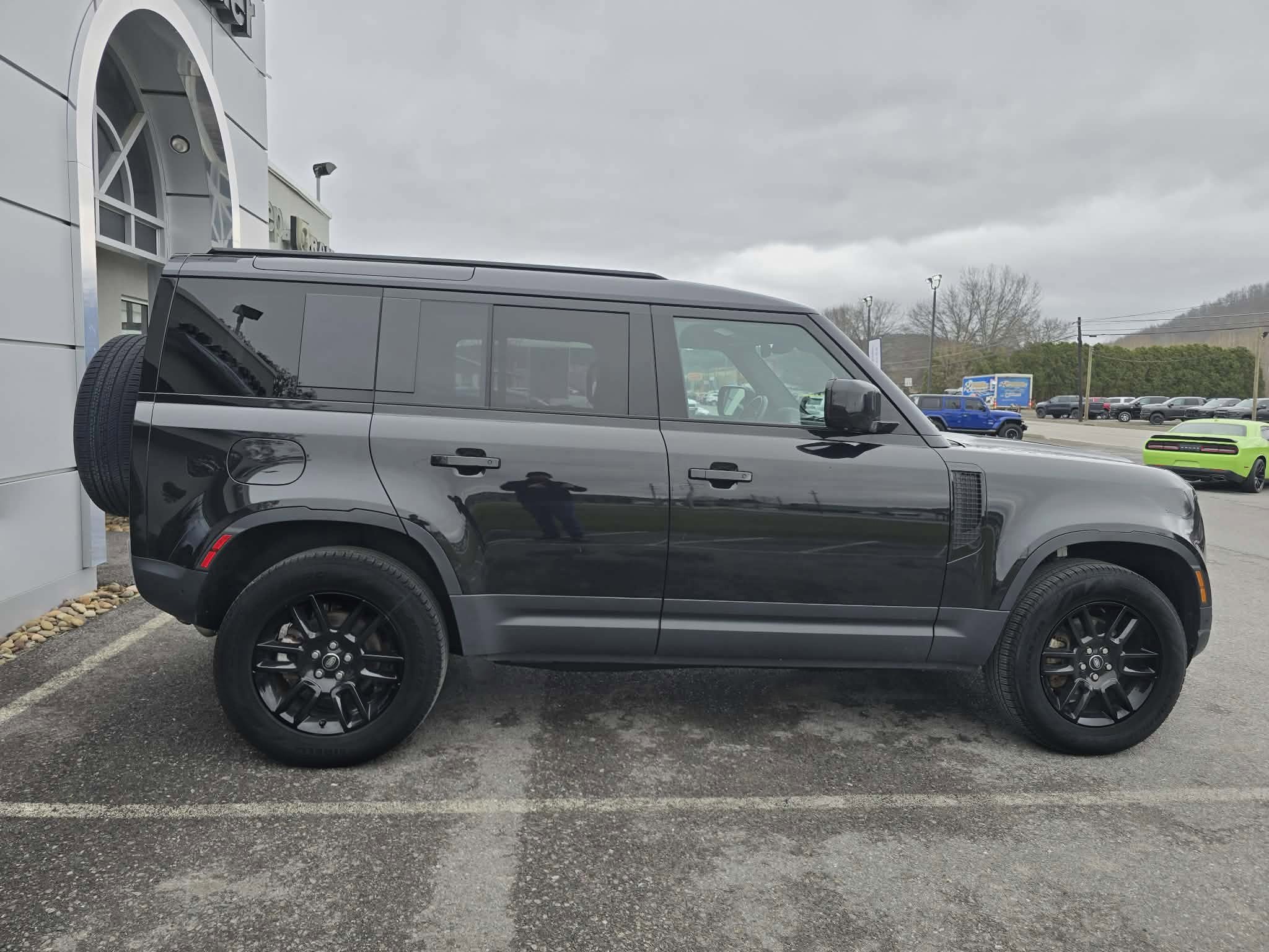 Used 2025 Land Rover Defender 110 S AWD/4WD image 2