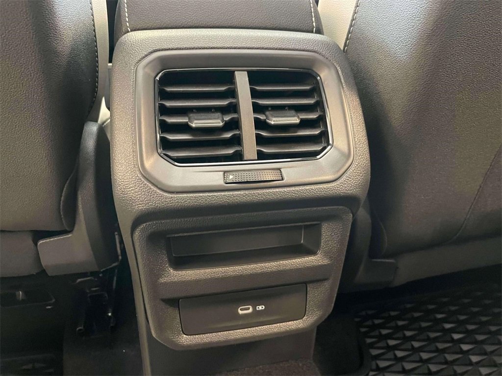 New 2025 Volkswagen Taos SE image 14