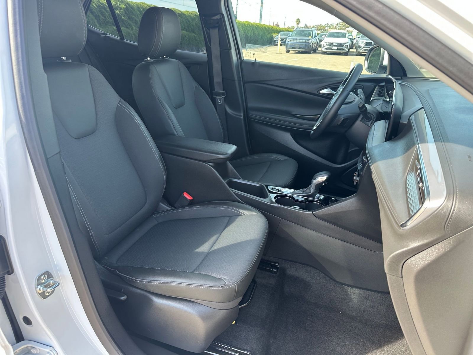 Used 2025 Buick Encore GX Preferred image 34