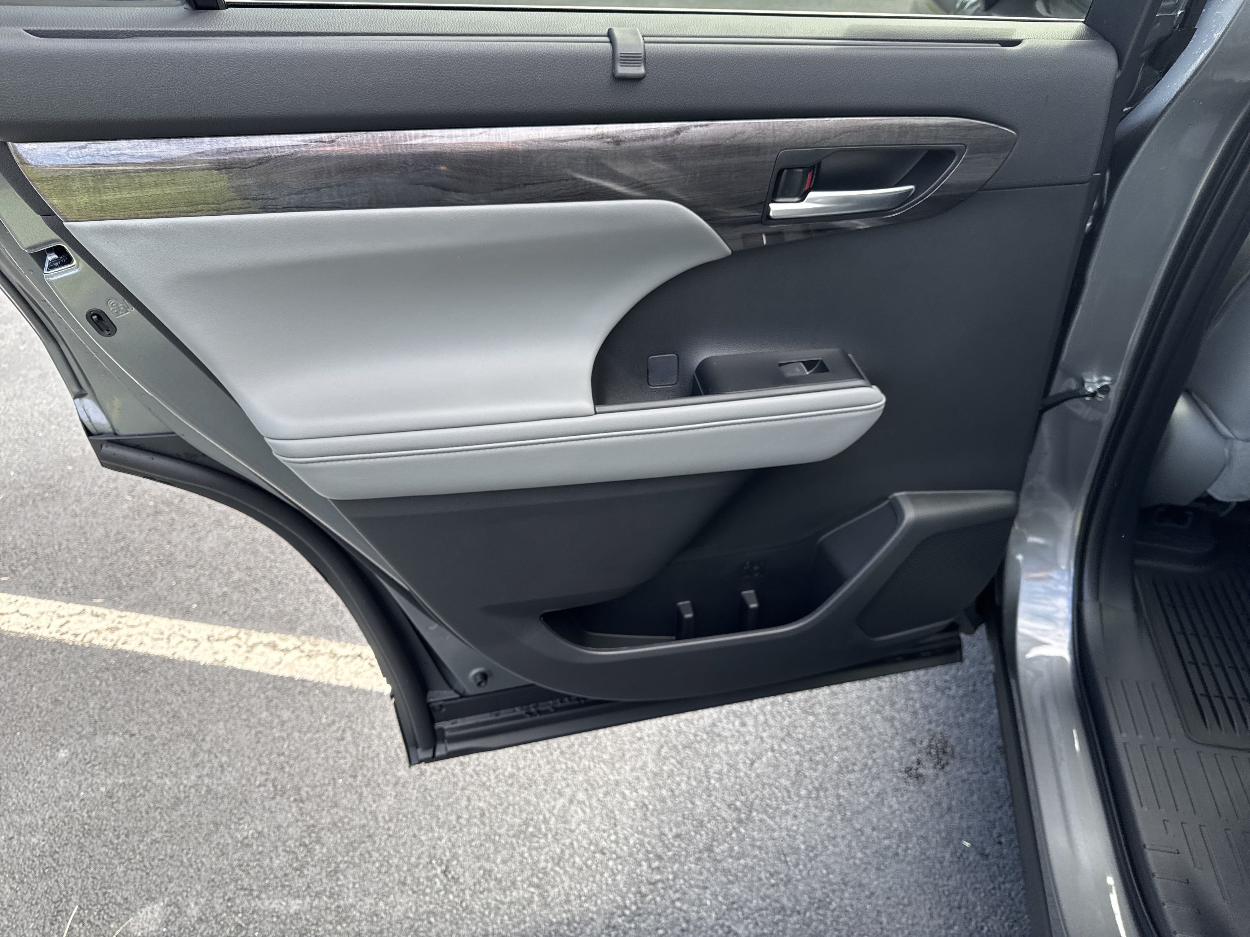 New 2025 Toyota Highlander Platinum AWD/4WD image 29