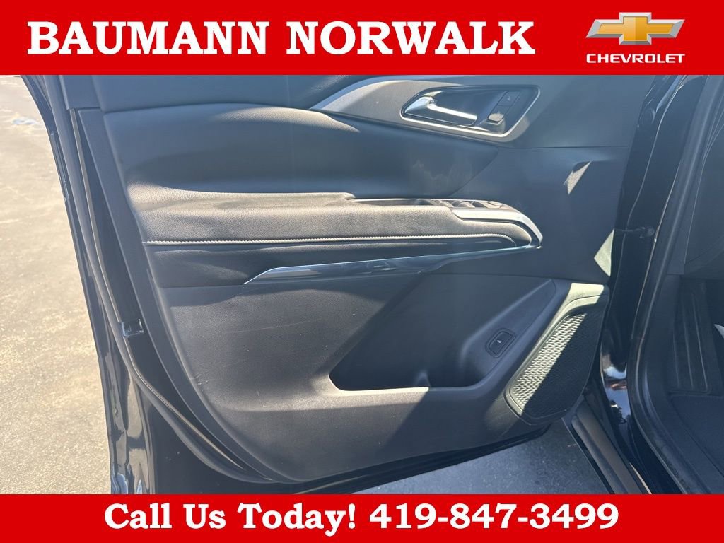 Used 2025 Chevrolet Traverse LT w/ Midnight/Sport Edition AWD/4WD image 17