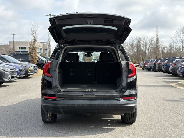 Used 2022 GMC Terrain SLE w/ Elevation Edition image 9