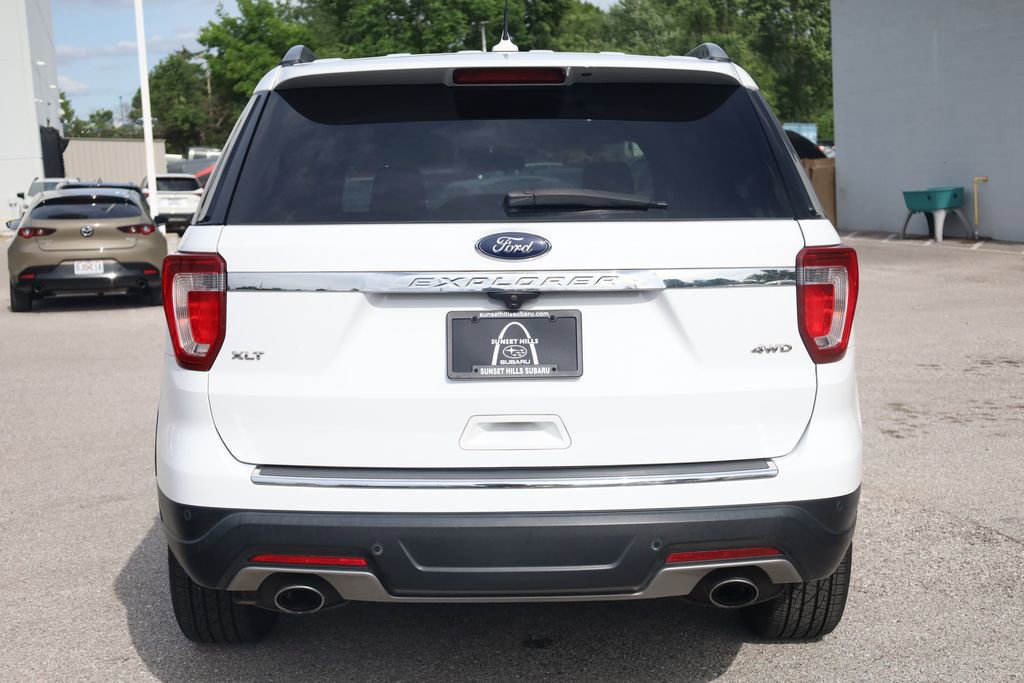 Used 2018 Ford Explorer XLT w/ Equipment Group 202A AWD/4WD image 6