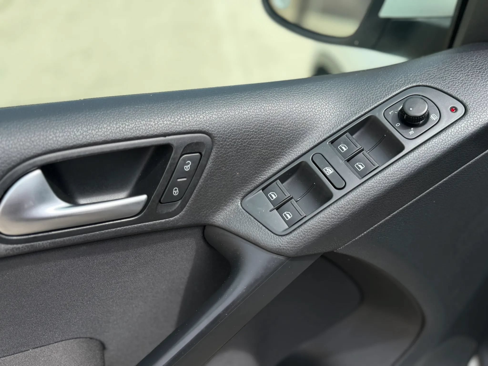 Used 2014 Volkswagen Tiguan S FWD image 13