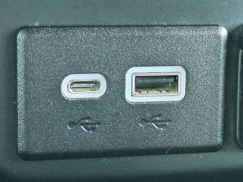 Used 2019 Chevrolet Silverado 1500 High Country w/ Technology Package image 24