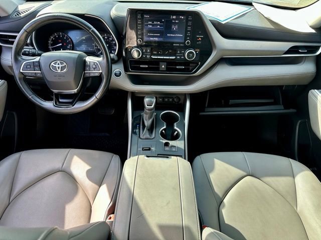 Used 2020 Toyota Highlander XLE image 17