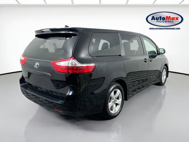 Used 2019 Toyota Sienna L image 2