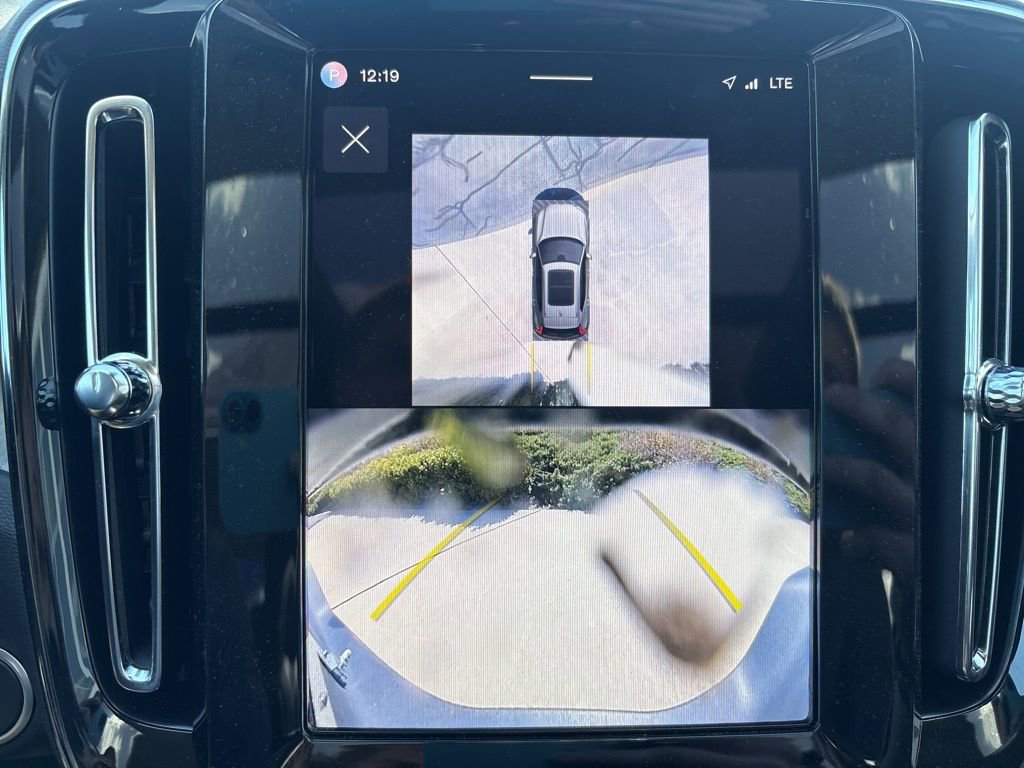 Used 2025 Volvo XC40 B5 Ultra w/ Protection Package Premier image 23