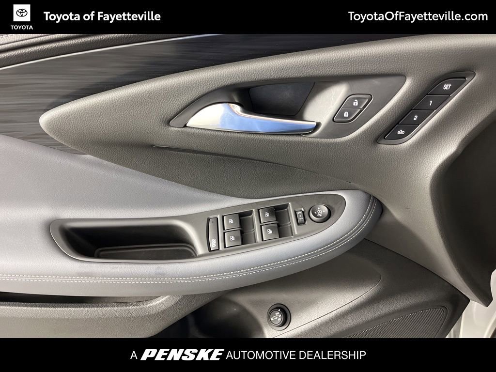 Used 2019 Buick Envision Essence image 25