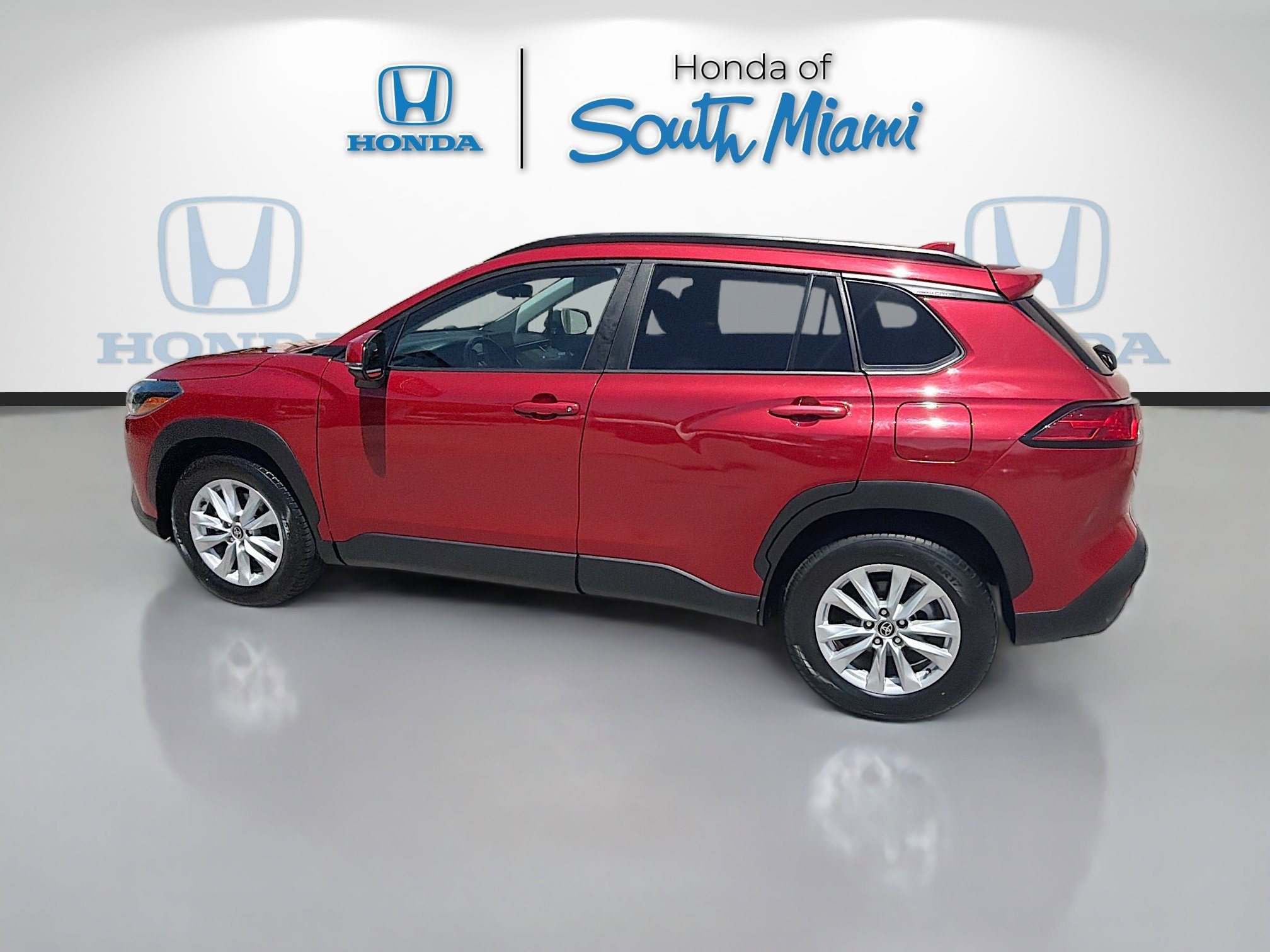 Used 2023 Toyota Corolla Cross LE FWD image 4