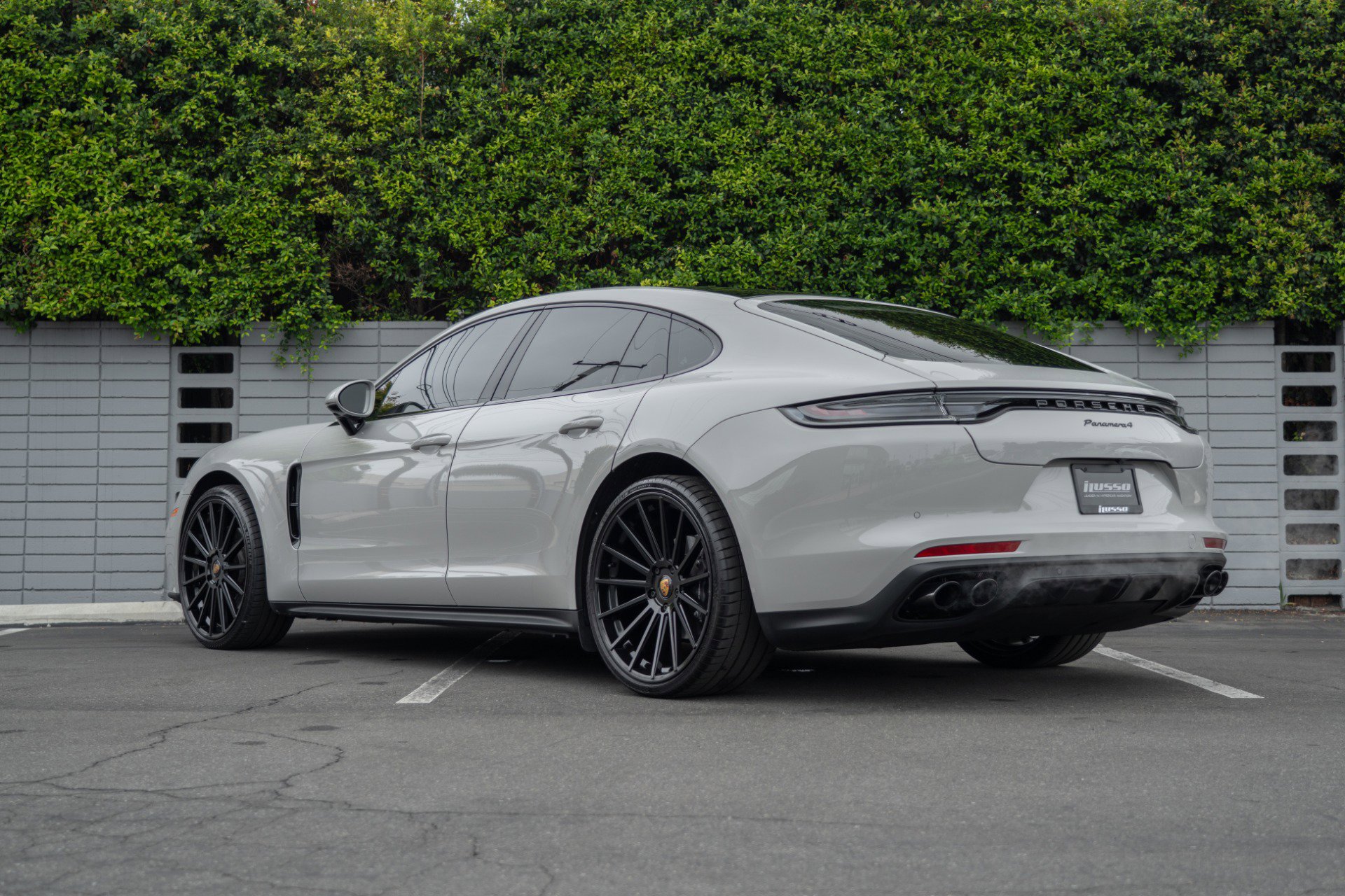 Used 2023 Porsche Panamera 4 Platinum Edition image 24