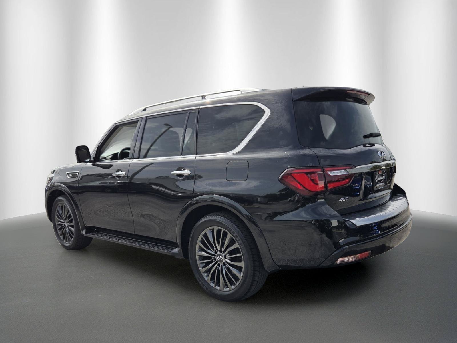 Used 2023 INFINITI QX80 Premium Select w/ All-Season Package AWD/4WD image 5