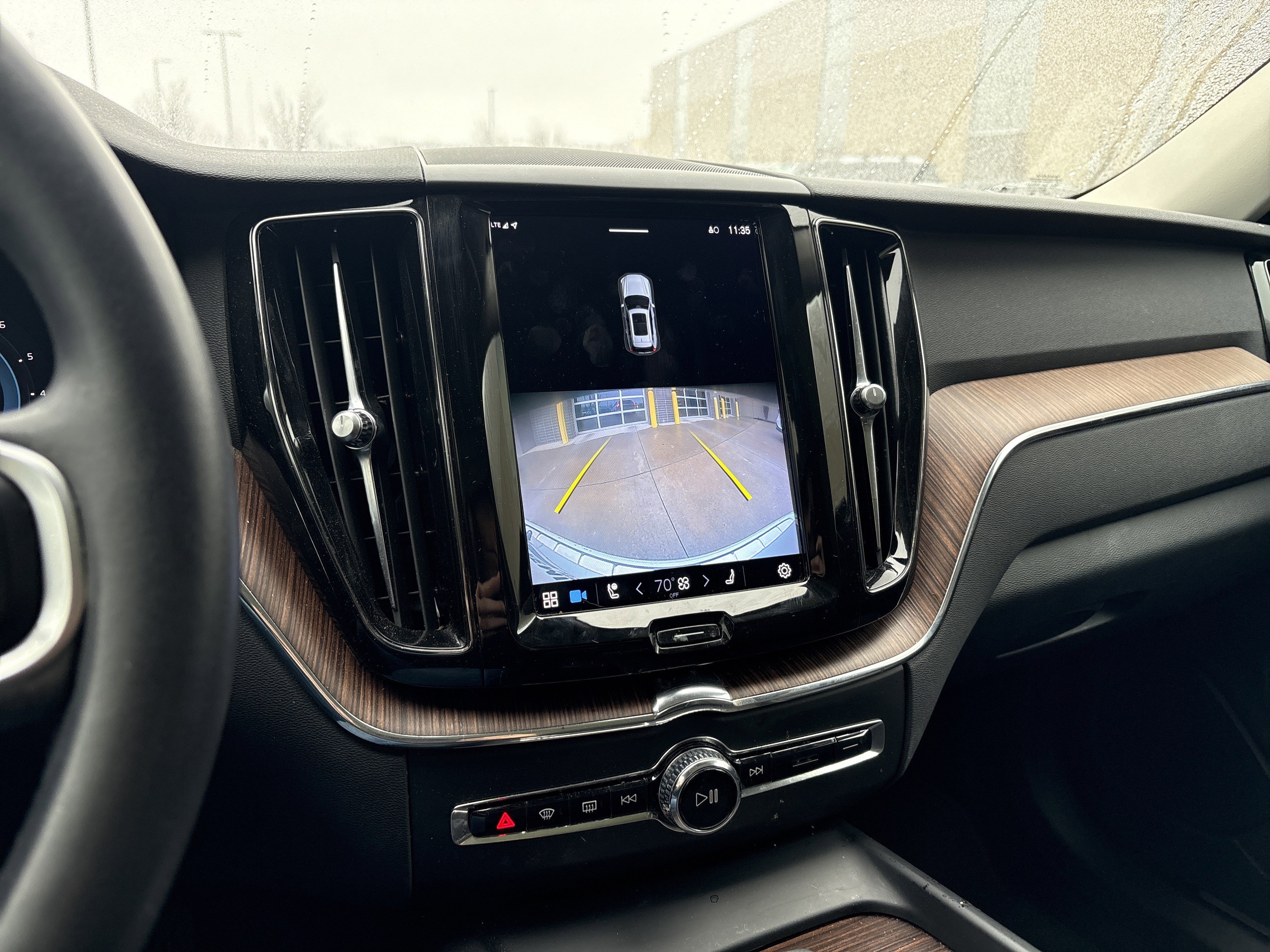 Used 2022 Volvo XC60 B5 Momentum w/ Climate Package image 18