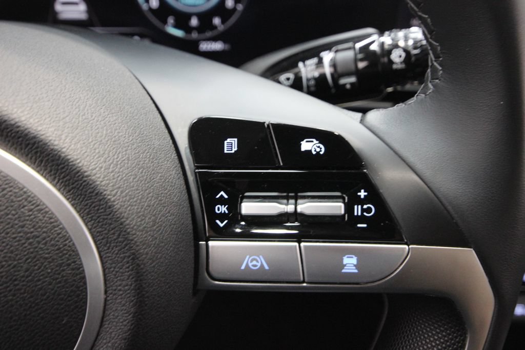 Used 2025 Hyundai Elantra SEL FWD image 16