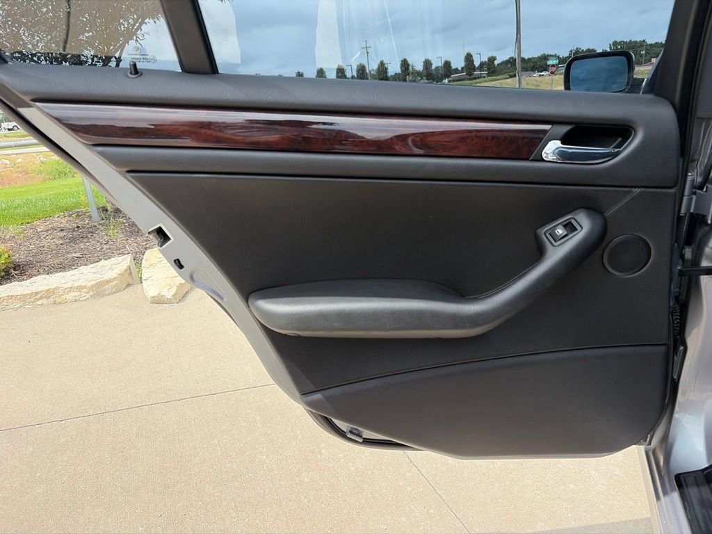 Used 2004 BMW 325i Sedan RWD image 33