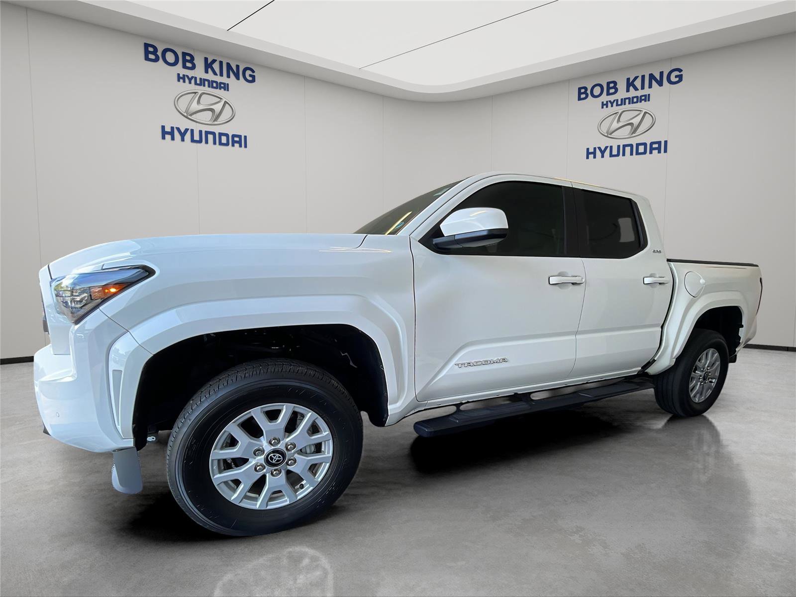 Used 2024 Toyota Tacoma SR5 AWD/4WD image 1