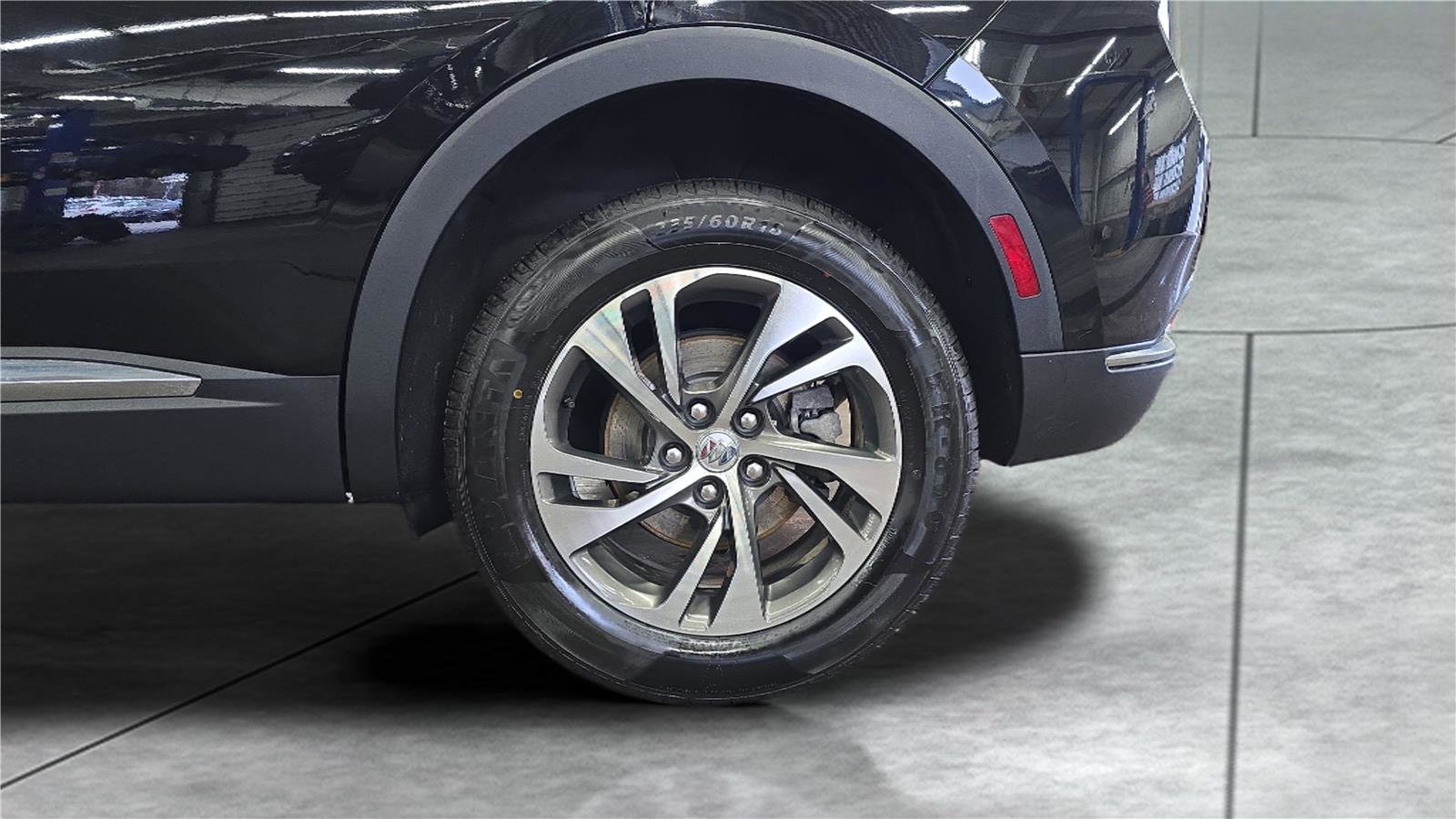 Used 2022 Buick Envision Essence w/ Safety Package image 31