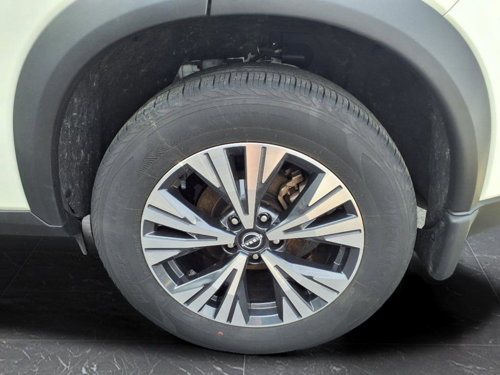 Used 2023 Nissan Rogue SV image 12