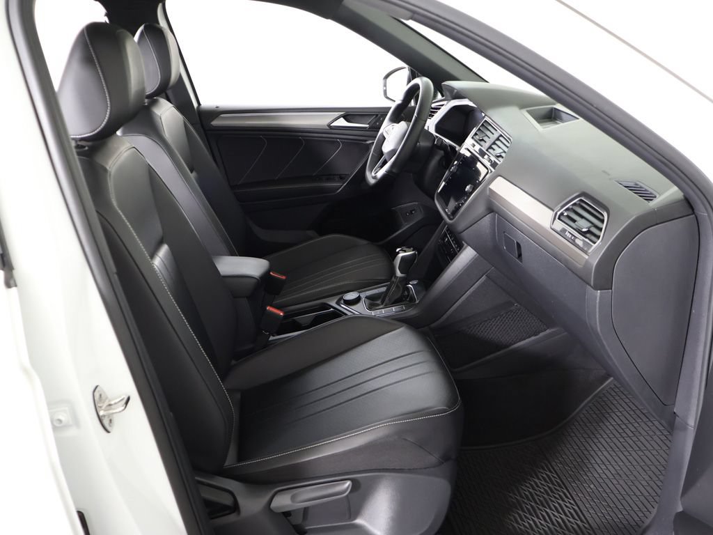 Used 2024 Volkswagen Tiguan SE R-Line AWD/4WD image 34
