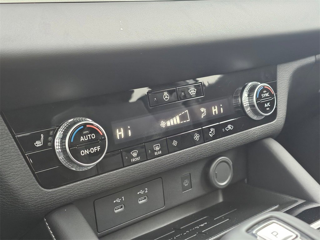 New 2026 Mitsubishi Outlander SE image 21