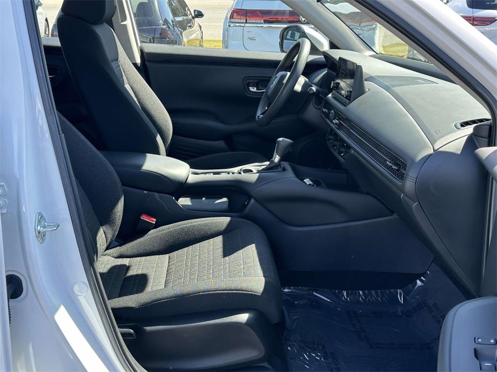 Certified 2025 Honda HR-V LX image 6