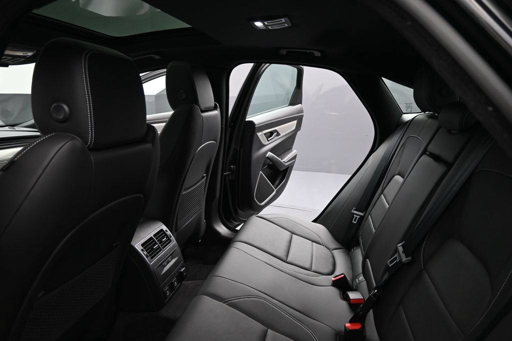 Certified 2024 Jaguar XF R-Dynamic SE AWD/4WD image 17