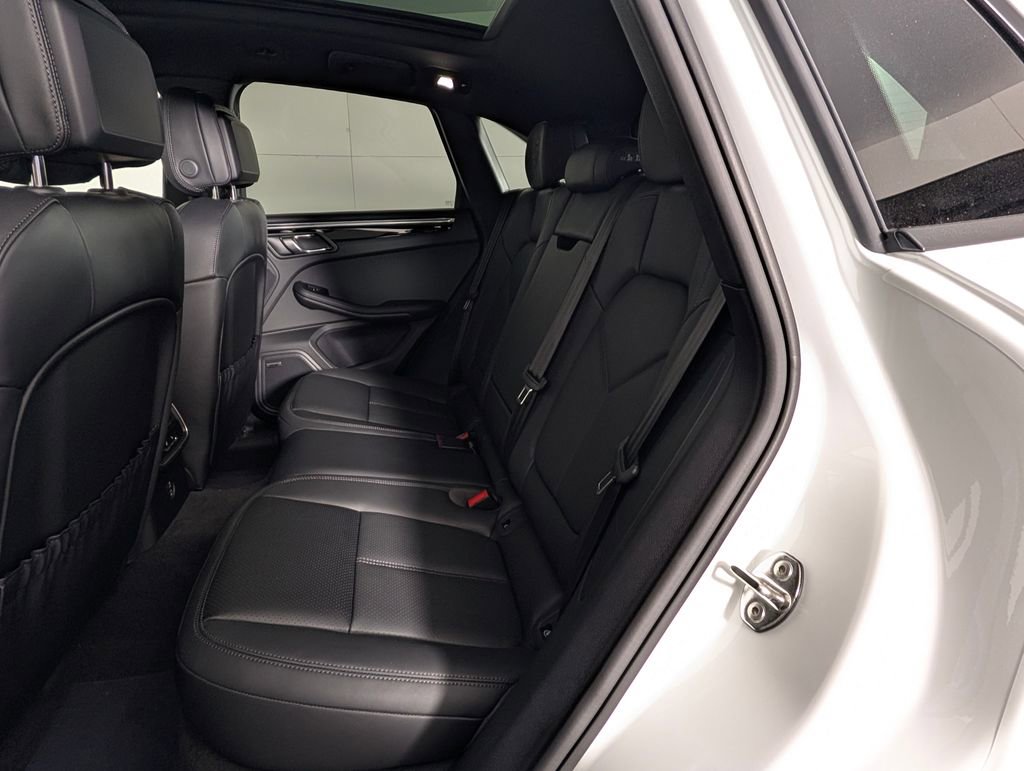 New 2026 Porsche Macan image 24