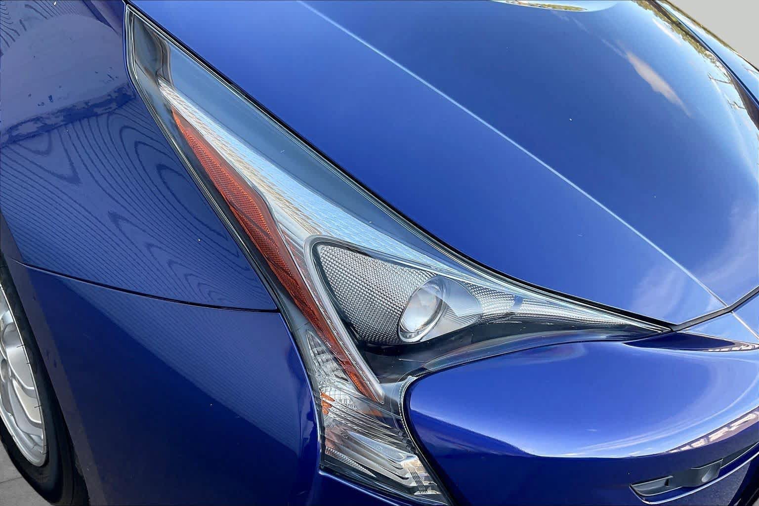 Used 2018 Toyota Prius Three FWD image 28