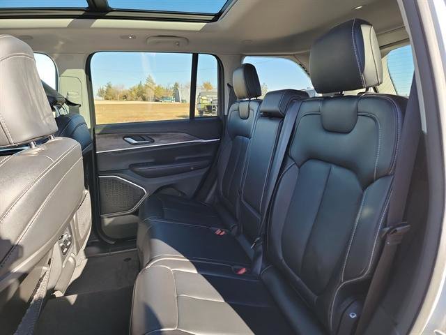 Used 2023 Jeep Grand Cherokee Limited image 23