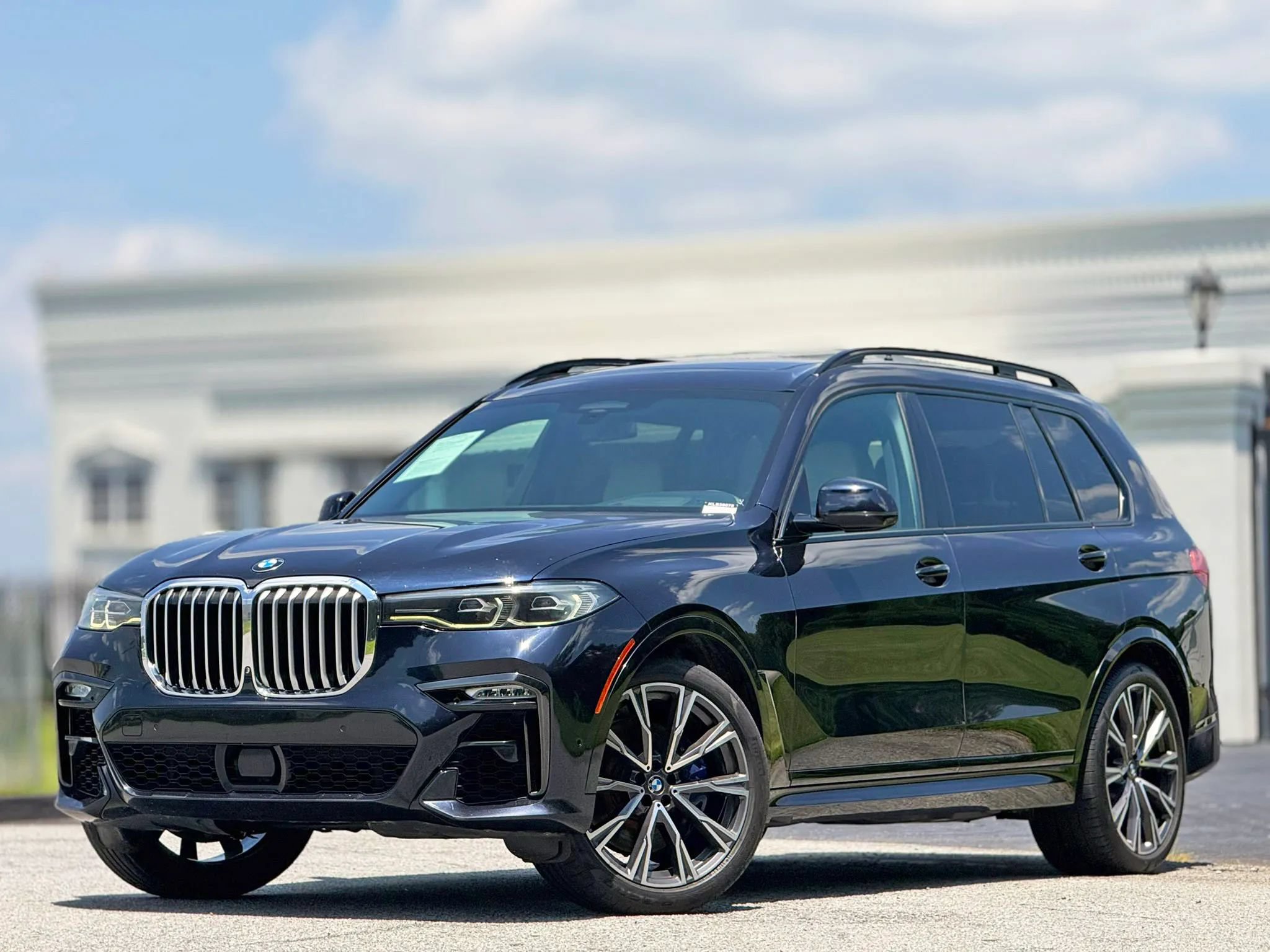 Used 2019 BMW X7 xDrive50i w/ M Sport Package AWD/4WD image 1