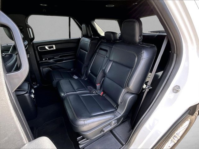 Used 2020 Ford Explorer XLT w/ Equipment Group 202A RWD image 28