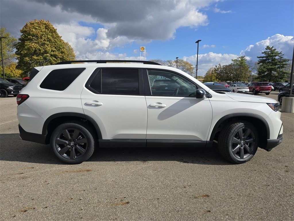 New 2025 Honda Pilot Sport image 17