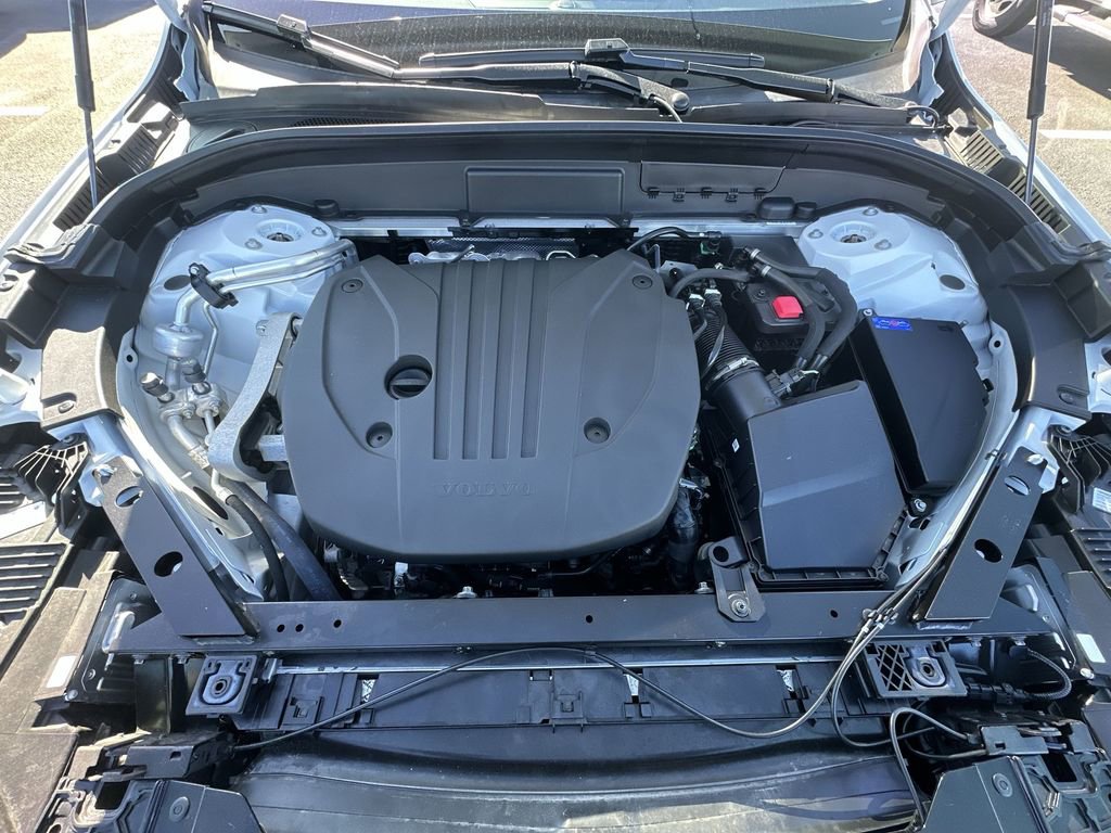Used 2025 Volvo XC60 B5 Core AWD/4WD image 26