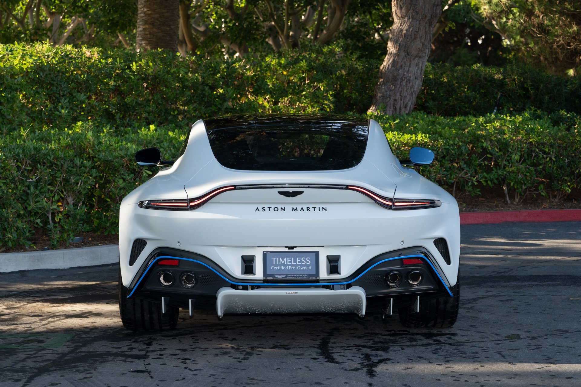 Used 2025 Aston Martin V8 Vantage Coupe image 5