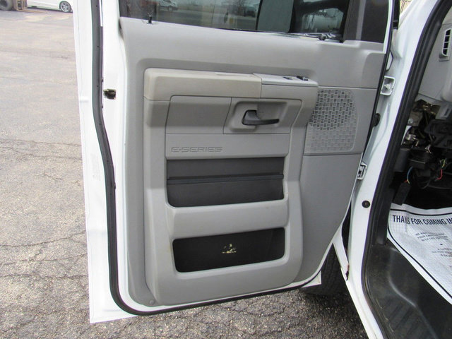 Used 2023 Ford E-450 and Econoline 450 Super Duty w/ Power Windows & Locks Group image 32