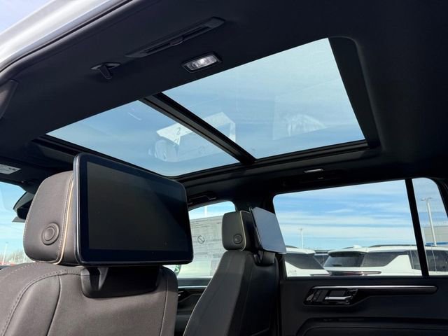 New 2026 Chevrolet Suburban Premier image 7