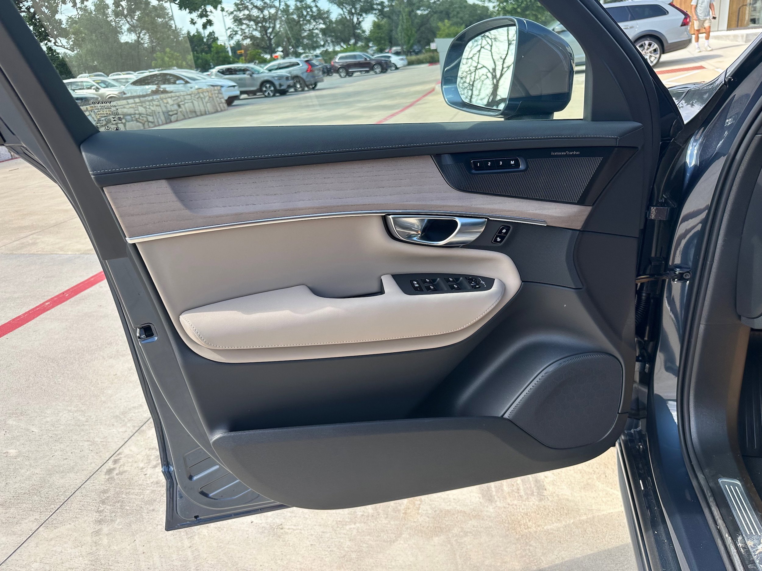 Used 2026 Volvo XC90 B6 Plus w/ Protection Package Premier AWD/4WD image 19