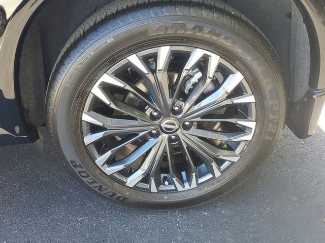 Certified 2025 Nissan Rogue Platinum w/ Tech Package image 6