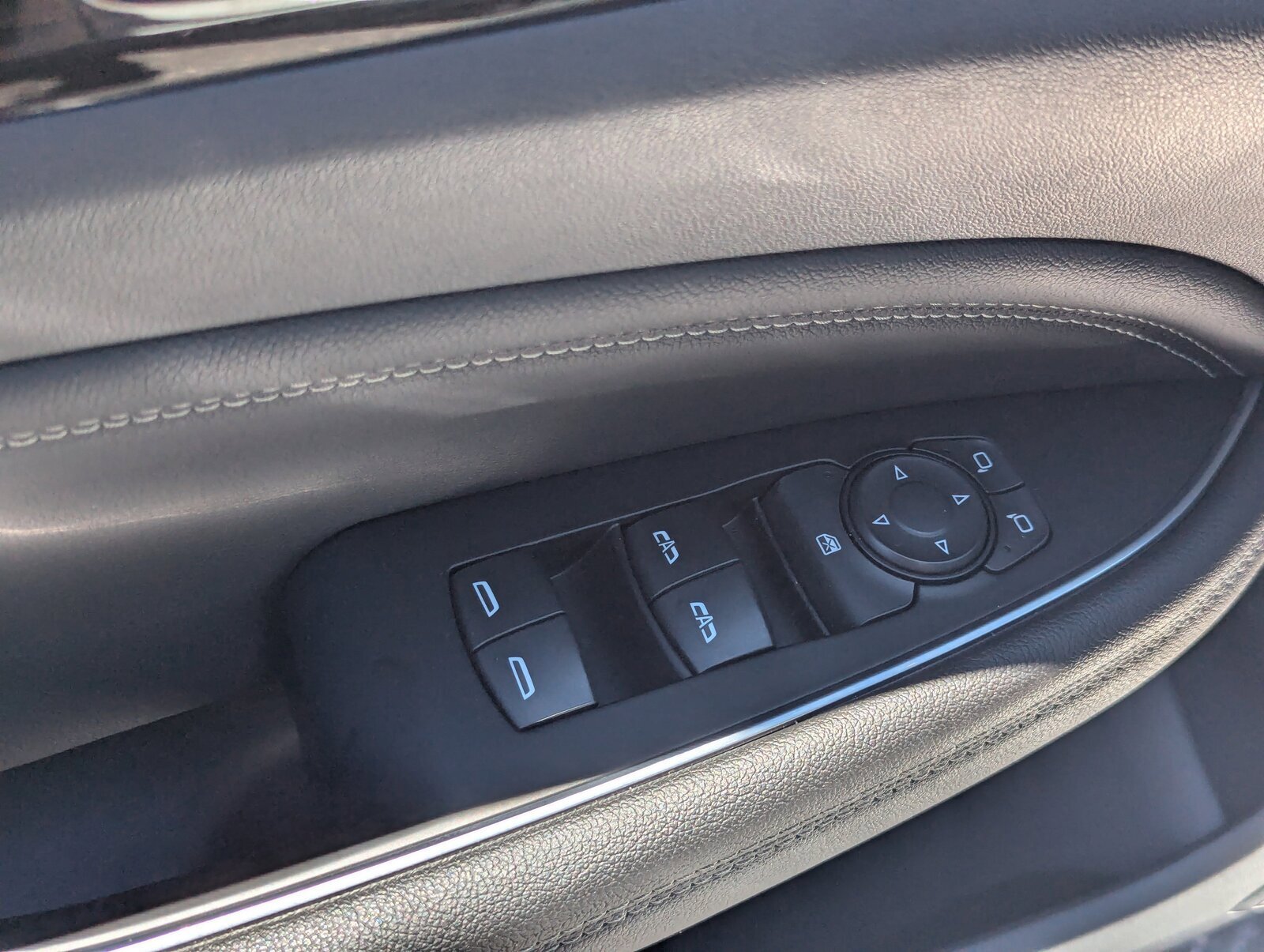 Used 2018 Buick Regal Essence image 21