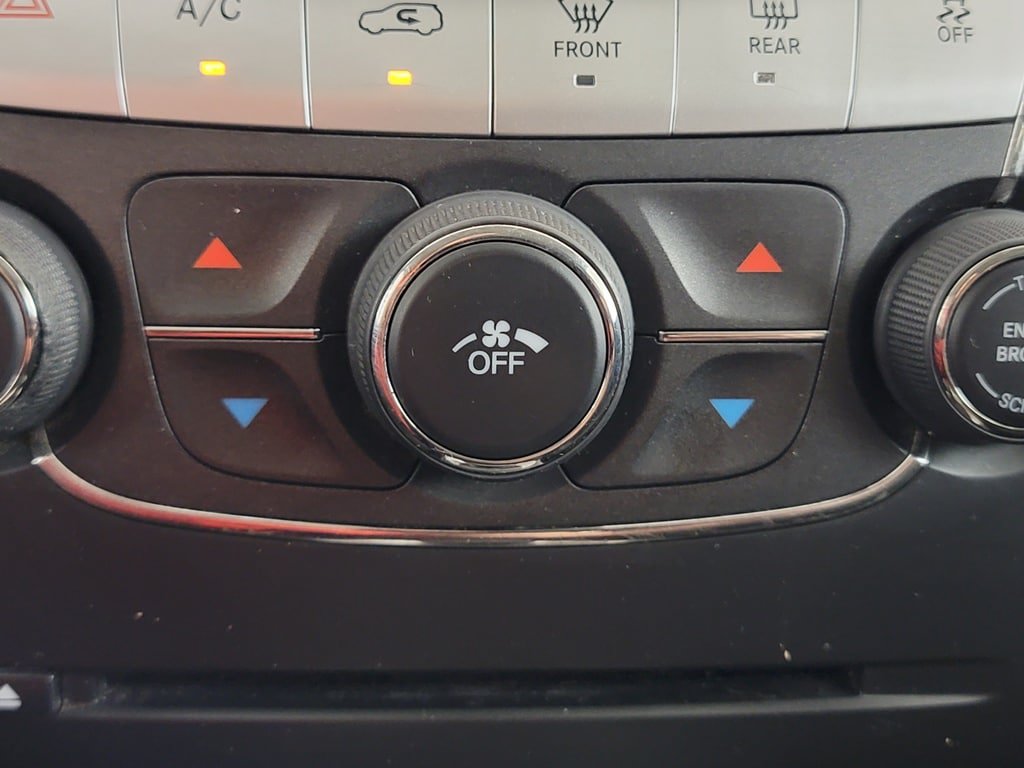 Used 2018 Dodge Journey SE w/ Connectivity Group FWD image 24