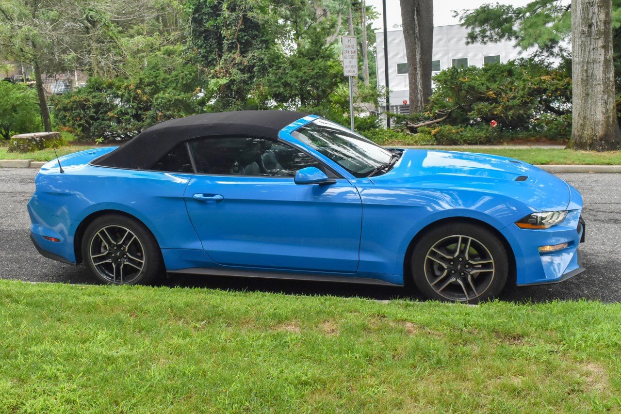 Used 2022 Ford Mustang Premium RWD image 10