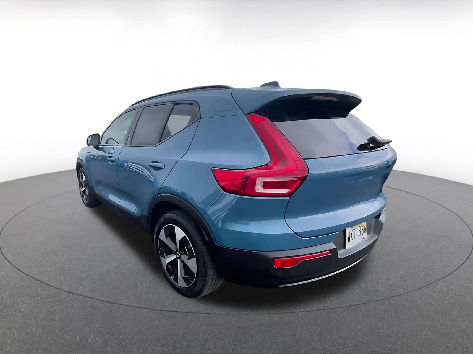 Used 2024 Volvo XC40 B5 Core AWD/4WD image 11