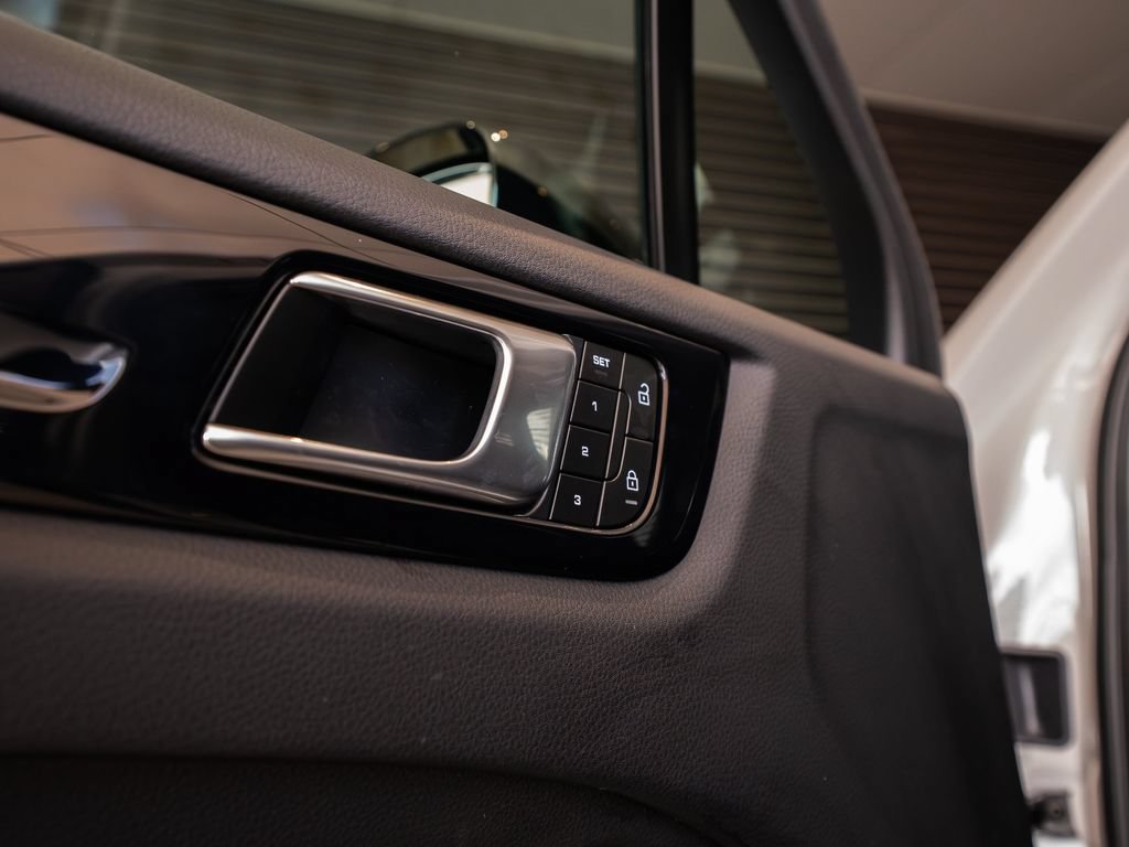 Certified 2023 Porsche Cayenne Coupe AWD/4WD image 20