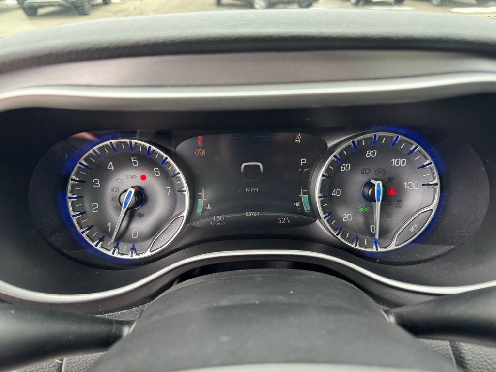 Used 2022 Chrysler Pacifica Touring-L image 25